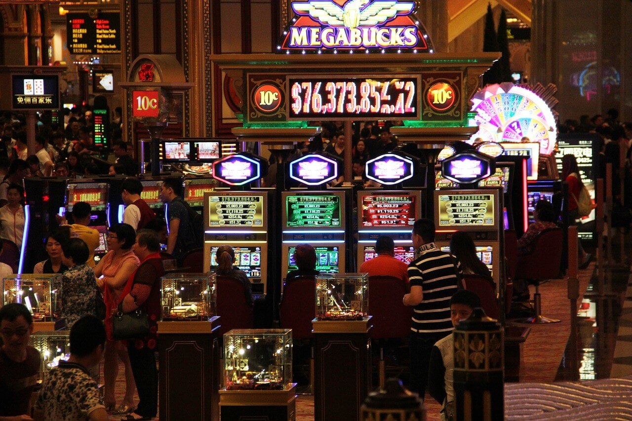 odds on winning a slot machine jackpot